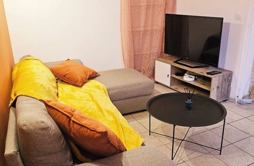 Caumont-sur-Durance Apartment | Apartment Les Bourgardes