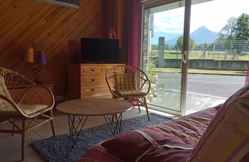 Boo-Silhen Apartment | APARTMENT OVERLOOKING PIC DU VISCOS AND CABALIROS GROUND FLOOR 4 PEOPLE