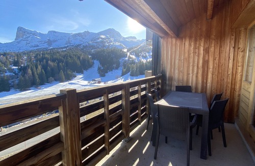Saint-Etienne-en-Devoluy Apartment | Apartment with balcony and superb view