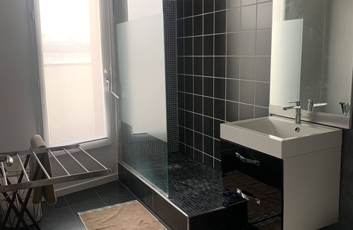 Bordeaux Sud Apartment | Appart Dernier Étage, Balcon, Parking Gratuit !