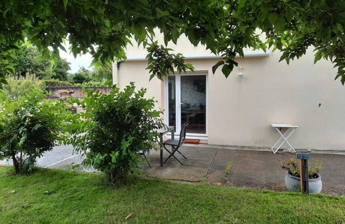 Olonne-sur-Mer Apartment | Appart. T2 garden level, near ocean, salt marshes and cycle paths