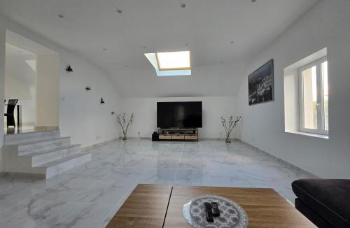 Luzancy Apartment | Appartement 150m2 avec jardin 3000 m2