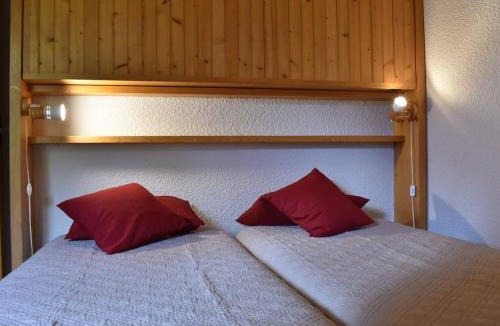 Meribel Apartment | Appartement cosy 2P à Méribel, 5 pers, proche pistes et commerces, parking inclus - FR-1-180-92