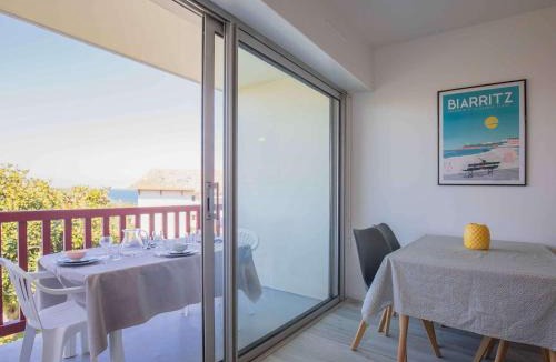 Saint-Jean-de-Luz Apartment | Appartement Cosy 3* avec Terrasse, Piscine et Parking Privé à 10 min de la Plage d’Erromardie - FR-1-4-524