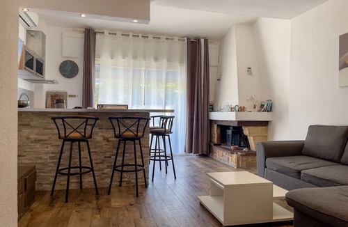 Pineto Apartment | Appartement Maenat climatisée à 200 m de la plage