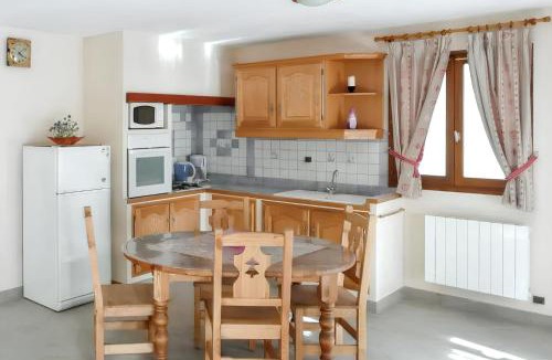 Saint-Crepin Apartment | Appartement paisible à Saint-Crepin avec vue sur la montagne
