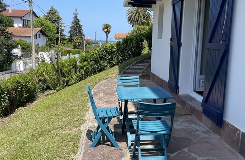 Ciboure Apartment | Appartment with sea view terrace located on the ground floor of a Basque house
