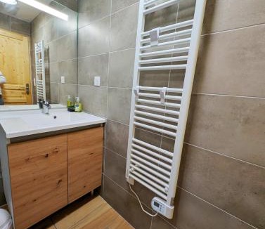 Peyragudes Apartment | Appt T3 bord du lac avec jardin