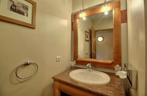 Arc-1950 Apartment | ARC 1950, Appartement 3 chambres Duplex Cheminée, 10 personnes