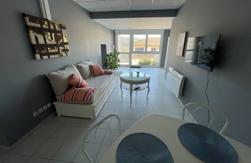 Saulny Apartment | Attractive T2 with private parking and air conditioning