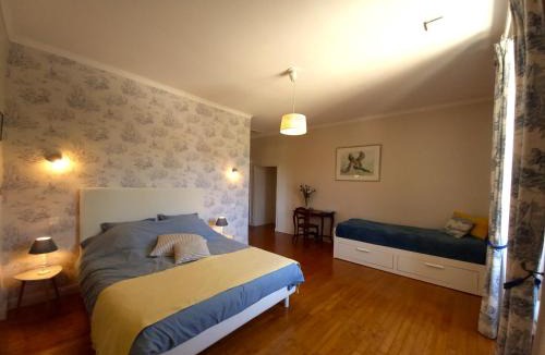 Fossemagne Bed & Breakfast | Au pays de Jacquou : Chambre d’hôtes et table d’hôtes
