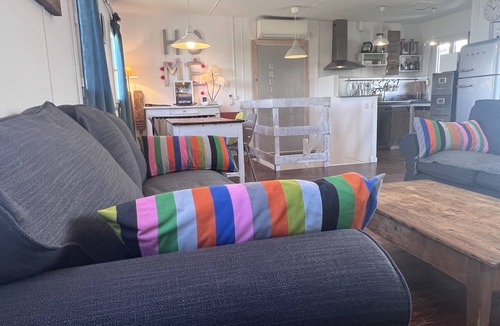 Gruissan Plage Ski Chalet | Authentic and cosy chalet in Gruissan Plage with the Mediterranean 300 m away