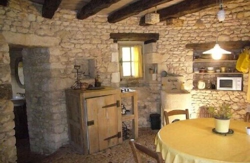 Savignac-de-Miremont Cottage | Authentic 'Borie of Le Cause' stone -built and roofed in Périgord Noir