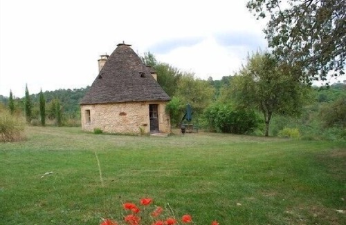 Savignac-de-Miremont Cottage | Authentic 'Borie of Le Cause' stone -built and roofed in Périgord Noir