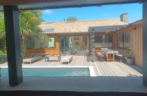 La Teste-de-Buch Villa | Authentic wooden villa 200 m2 - 4 bedrooms, terrace, swimming pool, LA VILLA JO