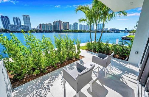 Eastern Shores House | Azure Bay - New listing and construction w/Jacuzzi & elevator in the house
