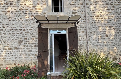Saint-Martin-des-Fontaines Bed & Breakfast | B&B suite with swimming pool between Puy du fou and the ocean