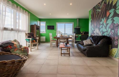 Saint-Come-de-Fresne Apartment | Babord, appt avec terrasse et vue mer
