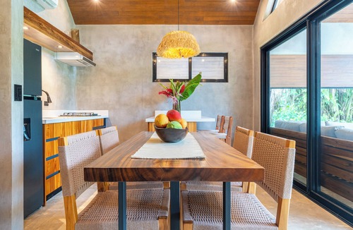 Ojochal Villa | Bali Style 2-bedroom with salt water Pool, deck, outdoor bathtub, yoga deck