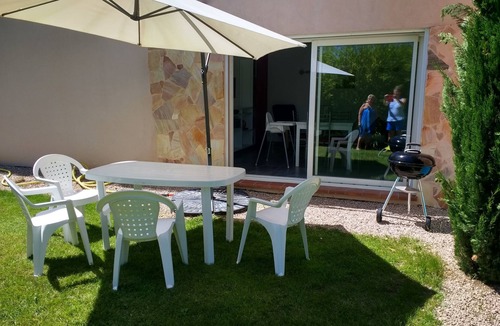 Sollies-Toucas Apartment | Bas de Villa sur Grand Jardin Privatif Gazonné, Entrée Indépendante