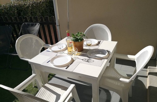 Frontignan Apartment | Beachfront apartment with pool, air conditioning and wifi