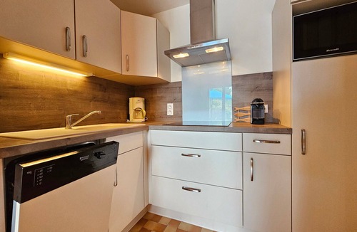 La Faute-sur-Mer House | Beachside Studio Cottage, 150m to Beach, Pets Allowed!