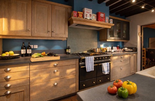 Bonnieux Villa | Beautiful 5★ Bastide in Provence – Heated Pool, Garden, Games & Pétanque Court