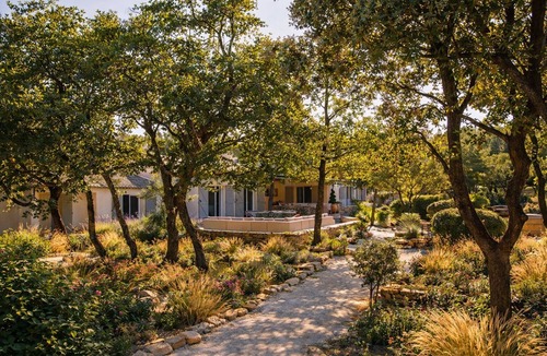 Bonnieux Villa | Beautiful 5★ Bastide in Provence – Heated Pool, Garden, Games & Pétanque Court