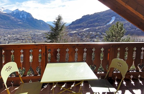 Forville Apartment | Beautiful 67m² apartment, 2 bedrooms, parking, south-facing balcony - Briançon
