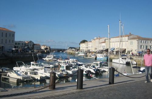 Saint-Martin-de-Re Apartment | Beautiful accommodation in a great location. From 26/10 to 2/11, bed linen and towels included