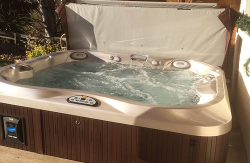 La Clusaz Apartment | Beautiful apartment in chalet, 3 km from La Clusaz garden jacuzzi