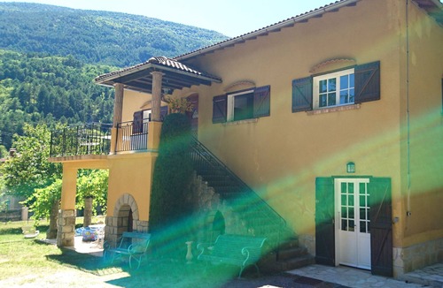 Annot Apartment | Beautiful apartment in a house in the heart of Provence
