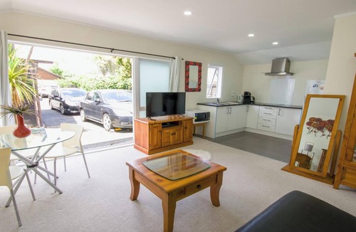 East Tamaki Apartment | Beautiful & Bright Studio APT