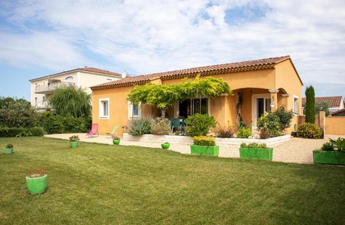 L'Isle-sur-la-Sorgue House | Beautiful home in lIsle-sur-la-Sorgue with 3 Bedrooms
