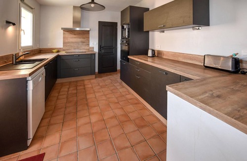 Mazan House | Beautiful home in Mazan with WiFi