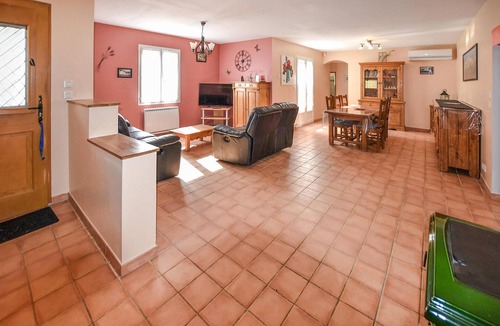 Mazan House | Beautiful home in Mazan with WiFi