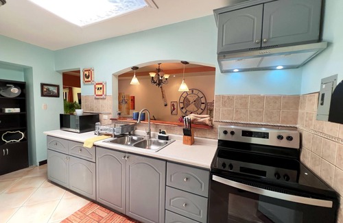 Alajuela House | Beautiful home w/backyard, AC - close to airport