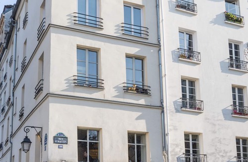Saint-Merri Apartment | Beautiful Loft on Rue Quincampoix, by Veeve