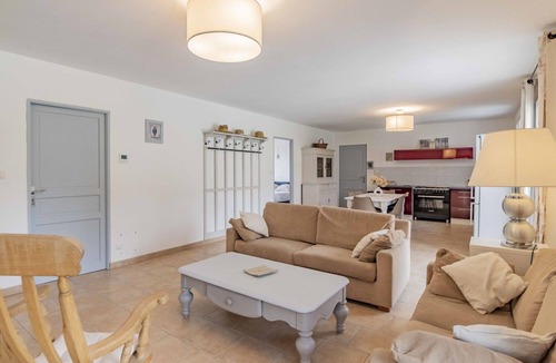 Pernes-les-Fontaines Villa | Beautiful private villa for 6 guests with A/C, WIFI, private pool, TV and patio
