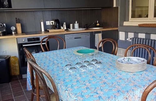 Pont-l'Eveque Apartment | Beautiful studio with garden in a large, renovated townhouse from 2021.