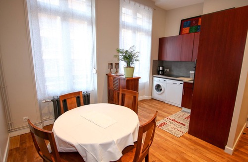 Reims City Centre Apartment | Beautiful terrace in the city center with possibility parking and breakfast