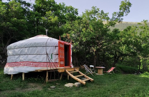 Castellet-les-Sausses Other | Bed and breakfast in a yurt between forest and meadow.