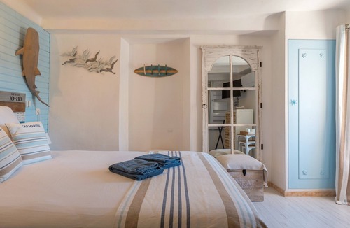 Sainte-Croix-du-Verdon Bed & Breakfast | Bed and Breakfast 'Océan' with Lake View, Wi-Fi and Air Conditioning