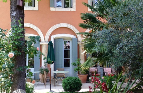 Historic Centre House | Belle et Ancienne Maison Dans le Centre Historique, Jardin et Bassin