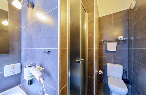 Contades Hotel | Best Value, Quality Stay! Near Museum Œuvre Notre-Dame! Pets are Allowed!
