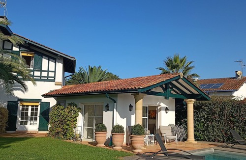 Bassussarry Villa | Biarritz-bassussarry :large Villa on Golf Course,8 to 10 People,10min to Beach