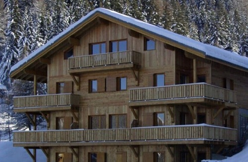 La Roche Apartment | BOOKINGS READY.Beautiful spacious apartment, 8 beds, Great location and views