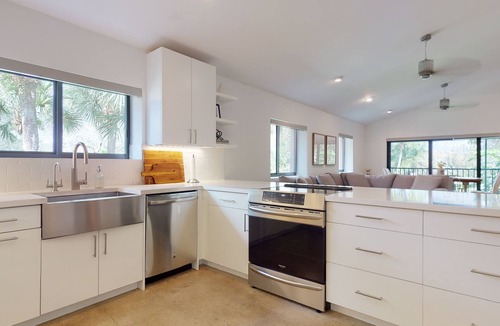 Hunt Club Condo | Bright and Modern 3 Bedroom 2 Bath Condo in PGA National - Pool Access (heated)