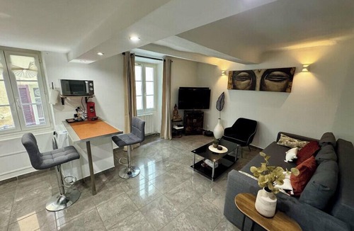 Hyeres City Centre Apartment | Bright apartment in the heart of Hyères
