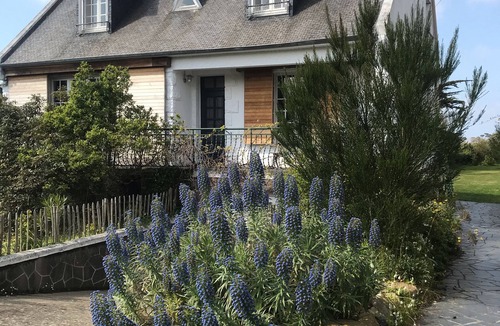 Plougrescant House | Bright family home, 5 bedrooms for 10/11 people, 250m from the beach